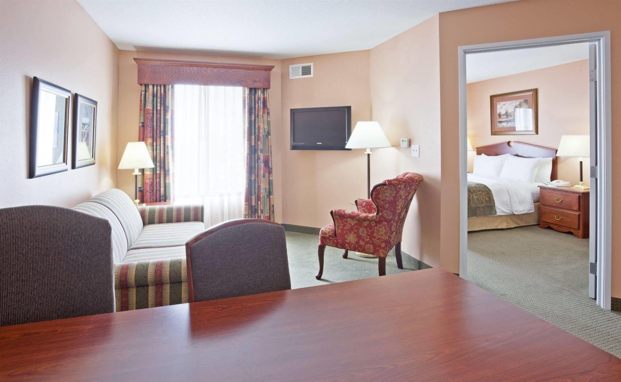 Grandstay Hotel & Suites Downtown Sheboygan Esterno foto